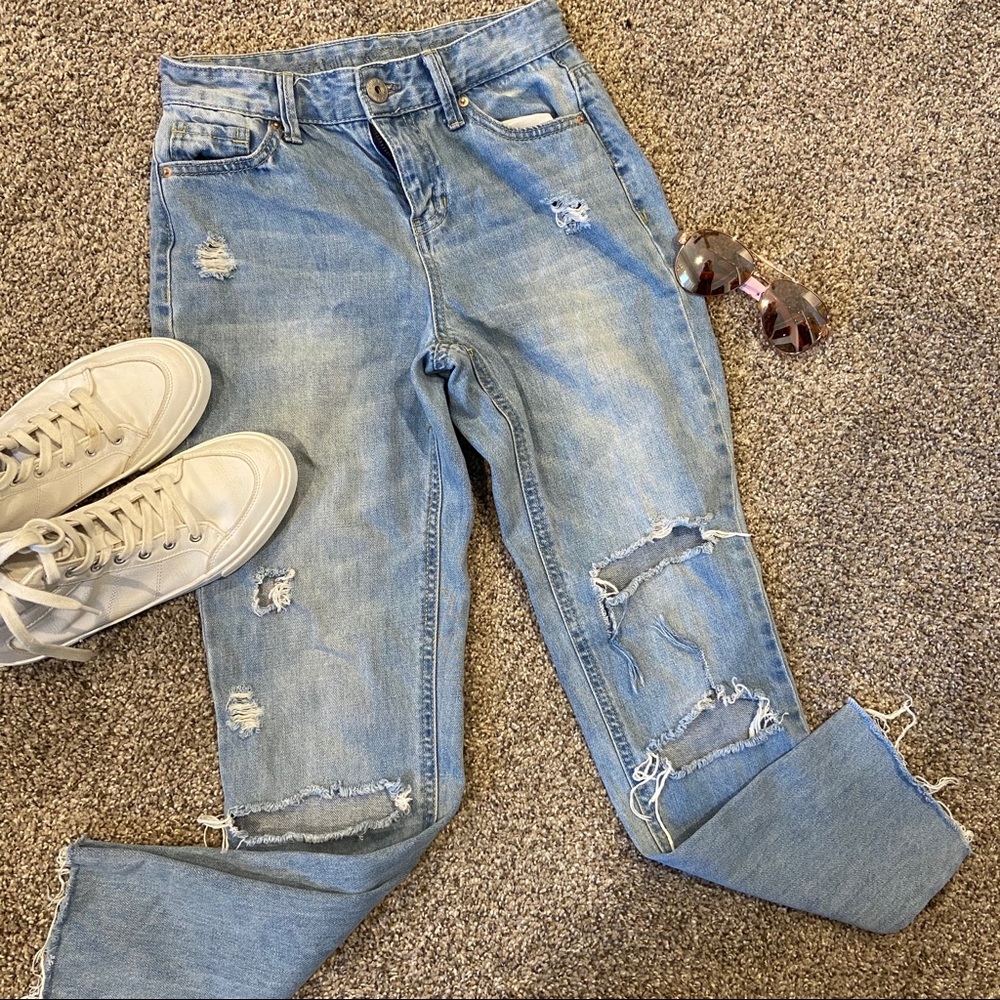 Jeans ripped distressed. Size 0. Vanilla Star